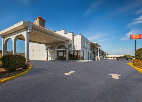 Econo Lodge White Pine Morristown I-81 & I-40 Split 1