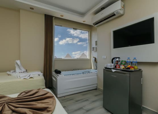 Venus Pyramids Inn - Top Roof Access W Free Break Fast 1