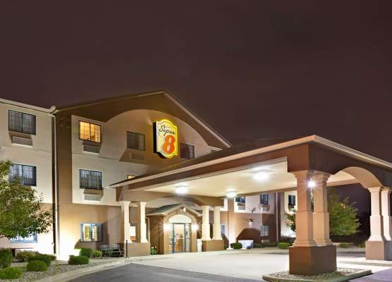 Super 8 by Wyndham South Bend 1