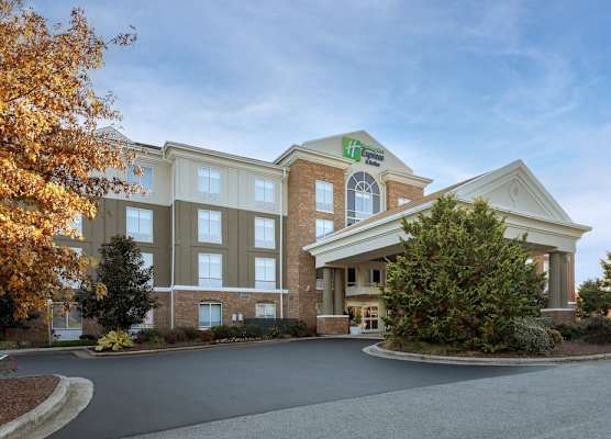 Holiday Inn Express & Suites GREENSBORO - AIRPORT AREA by IHG 1