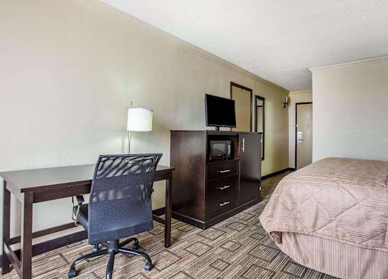 Clarion Hotel Fort Mill Near Amusement Park 1