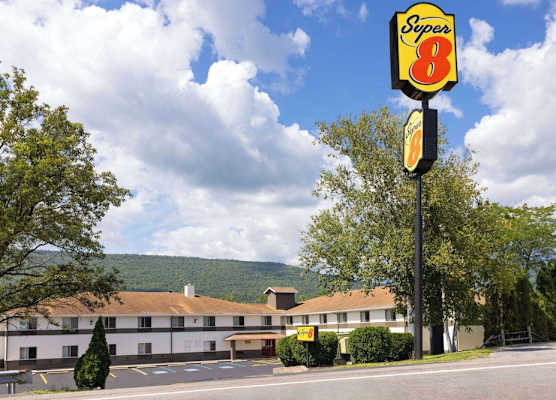Super 8 by Wyndham Burnham/Lewistown 1