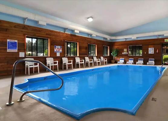 Super 8 by Wyndham Paris 1