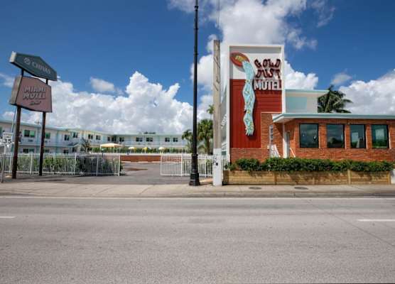 Selina Miami Gold Dust Hotel 1