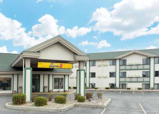 Super 8 by Wyndham Wisconsin Dells 1