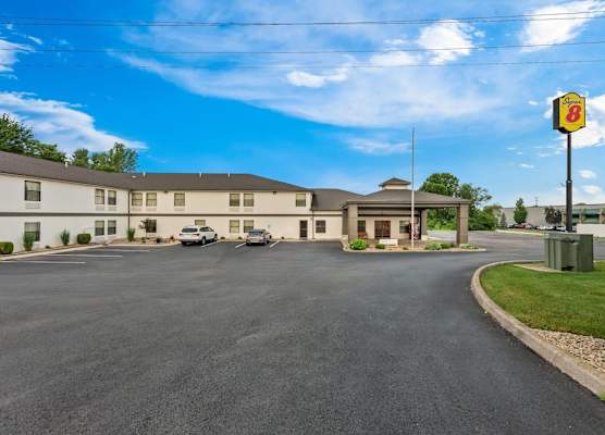 Super 8 by Wyndham Bellefontaine 1