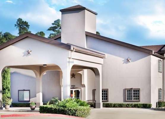 Hotel Piney Woods 1