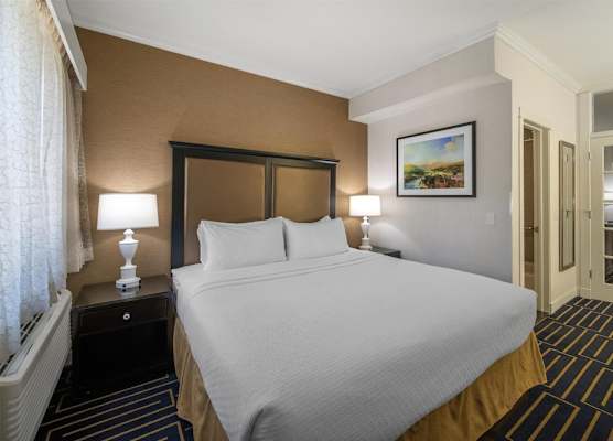 Best Western Plus Palm Court Hotel 1
