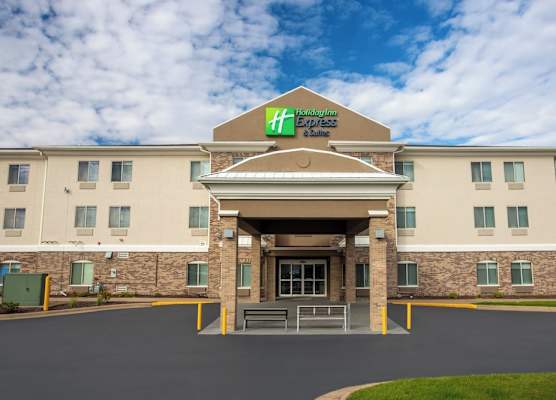 Holiday Inn Express & Suites CLINTON by IHG 1