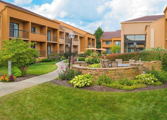 Courtyard Chicago Deerfield 1