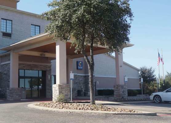 Comfort Inn & Suites Burnet 1