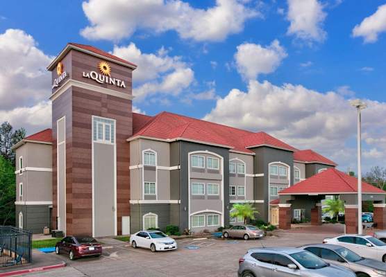 La Quinta by Wyndham Palestine 1