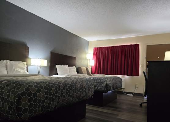 Econo Lodge Inn & Suites Mason City - Clear Lake 1