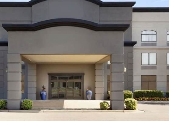 Townhome Inn And Suites 1