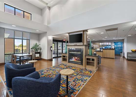 Hampton Inn & Suites Madera 1