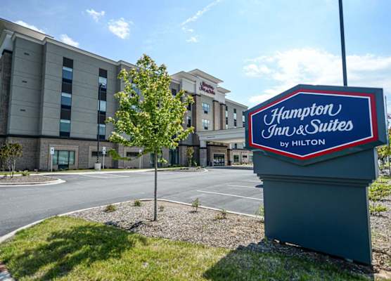 Hampton Inn & Suites Lenoir, NC 1