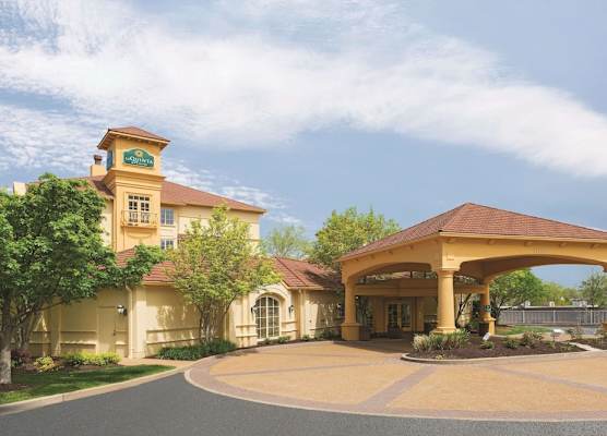 La Quinta by Wyndham St. Louis Westport 1