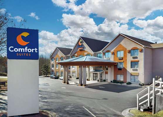 Comfort Suites Northside Hospital Gwinnett 1