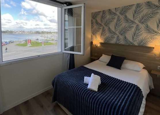 Couett'Hôtel Brest Port de plaisance, Les pieds dans l'eau 1
