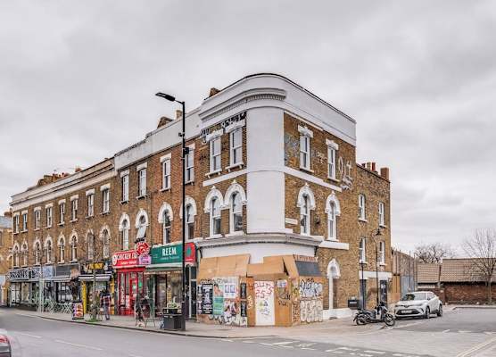 Camberwell Studios, 10 mins to Station 1