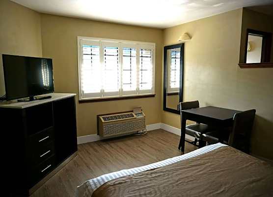 Travelodge by Wyndham Concord 1