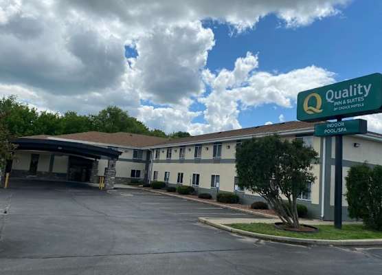 Quality Inn & Suites West Bend 1