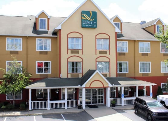 Quality Inn & Suites Cincinnati Sharonville 1