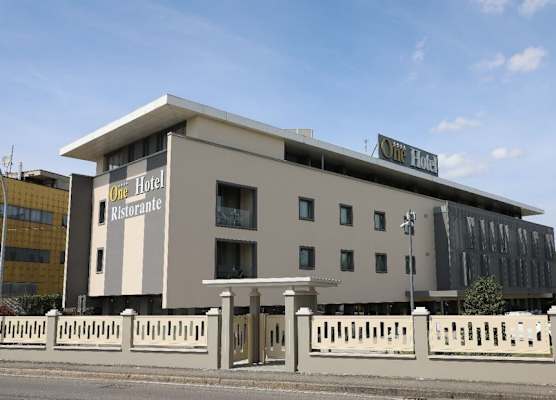 One Hotel & Restaurant 1