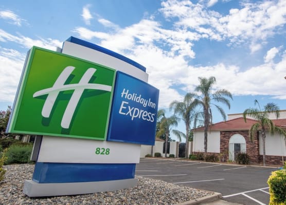 Holiday Inn Express OAKDALE by IHG 1