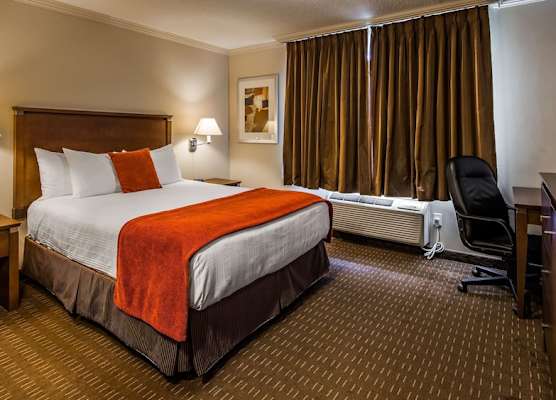 Best Western Plus Guildwood Inn 1