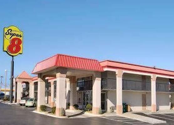 Super 8 by Wyndham Oklahoma Fairgrounds 1