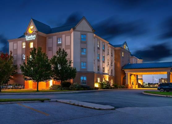 Comfort Inn & Suites 1