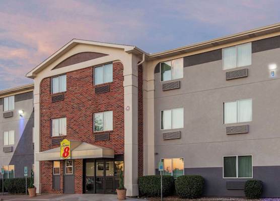 Super 8 by Wyndham Bedford DFW Airport West 1