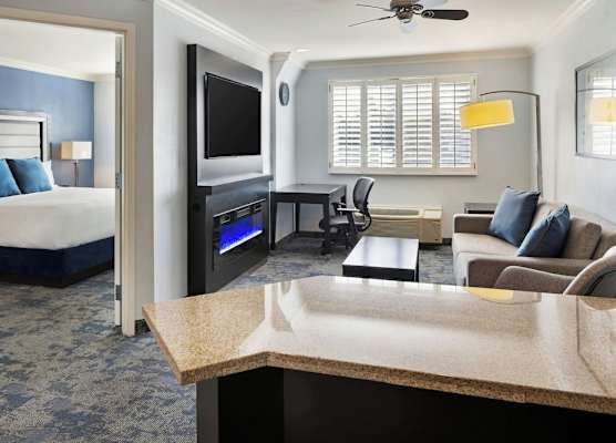 City Express By Marriott Manhattan Beach 1