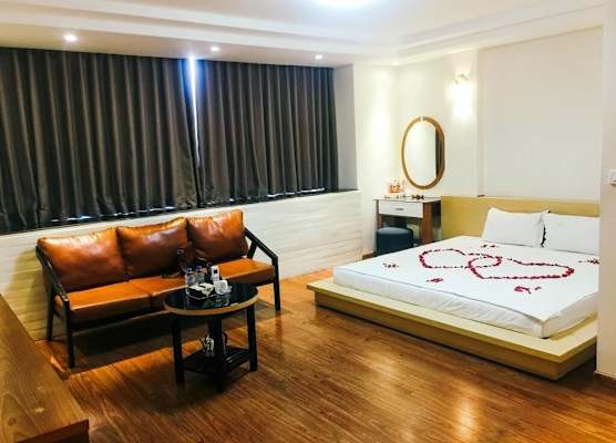 Hoàng Gia Hotel -150 Nghi Tàm HN - by BAY LUXURY 1