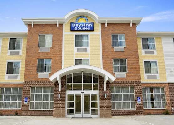 Days Inn & Suites by Wyndham Caldwell 1