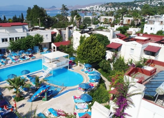 Summer in Garden Suites & Beach Hotel 1