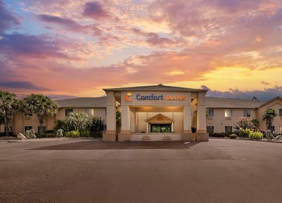 Comfort Suites Milledgeville 1