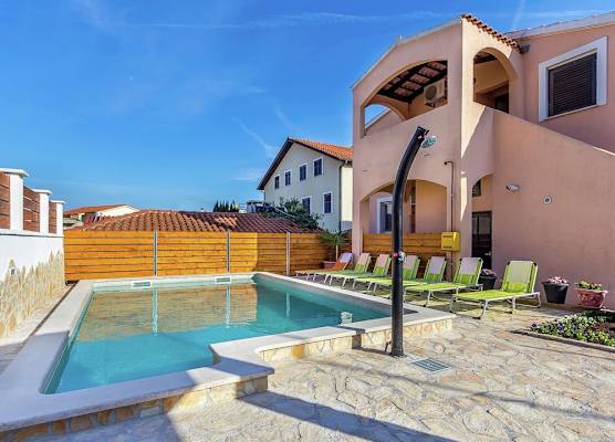Apartment in Liznjan With Pool and Terrace 1