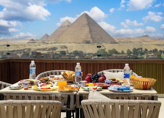 Crowne pyramids palace 1