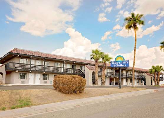 Days Inn & Suites by Wyndham Needles 1