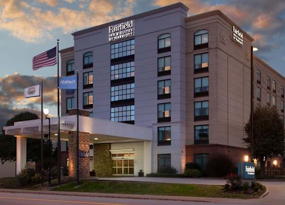 Fairfield Inn & Suites by Marriott Charleston 1