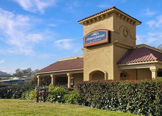 Howard Johnson by Wyndham Sacramento Downtown 1