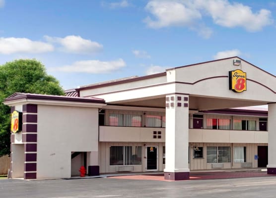 Super 8 by Wyndham Oklahoma/Frontier City 1