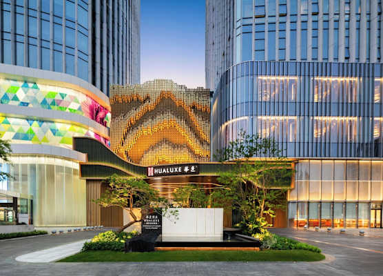 HUALUXE Zhongshan City Center 1