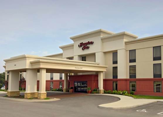 Hampton Inn Dubuque 1
