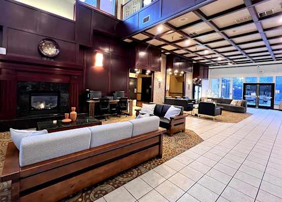 Ramada by Wyndham Tukwila Southcenter 1