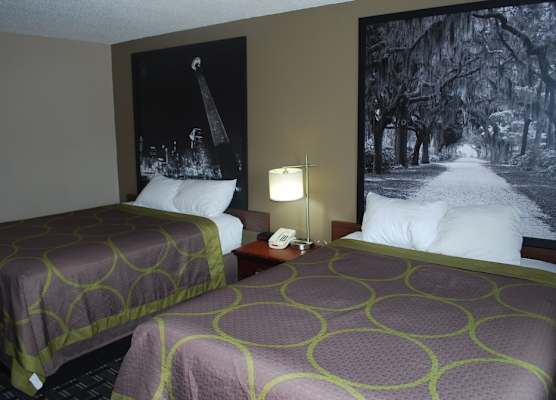 Super 8 by Wyndham Warner Robins 1