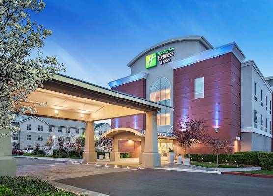 Holiday Inn Express & Suites SACRAMENTO AIRPORT NATOMAS by IHG 1