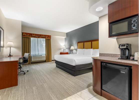 Best Western Plus Waxahachie Inn & Suites 1